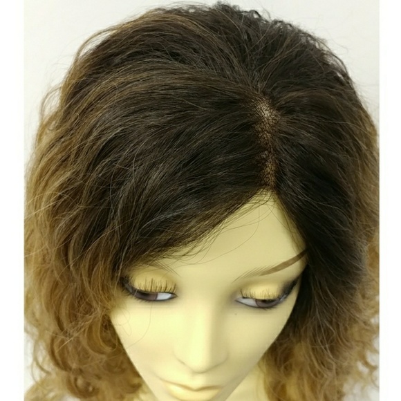 Golden blonde wavy lace front heat resistant wig - Picture 4 of 5